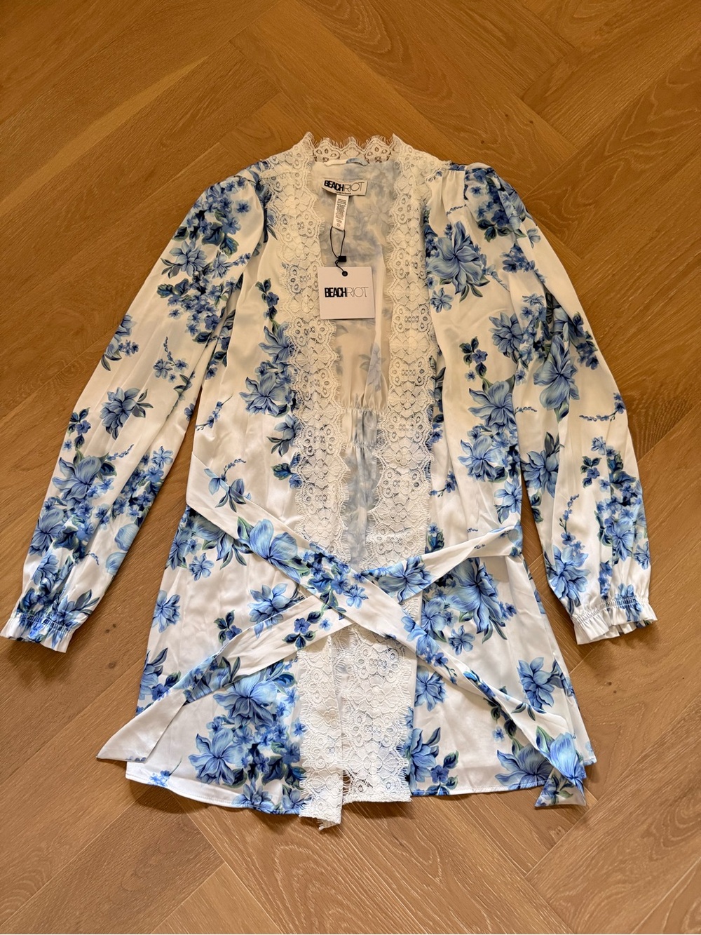 Beach Riot Lara Robe in Blushing Bloom - Picture 3 of 5